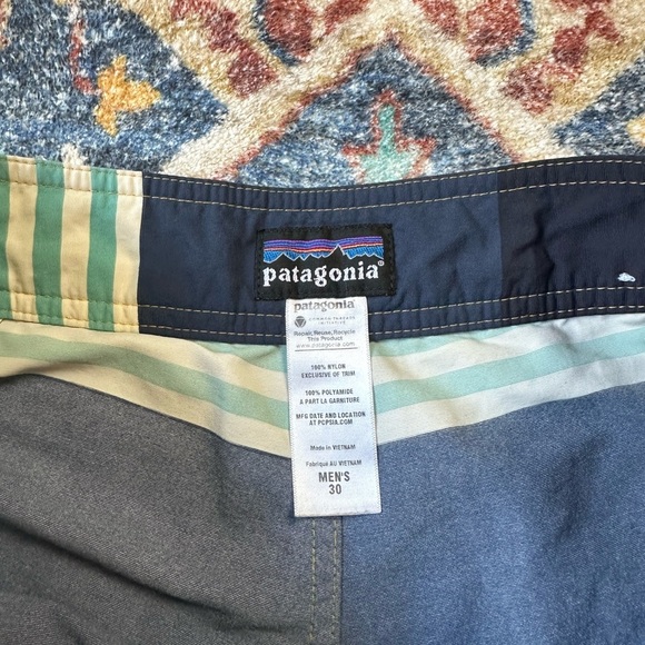 Patagonia Colour Blocked Board Shorts Size 29 - Picture 3 of 7